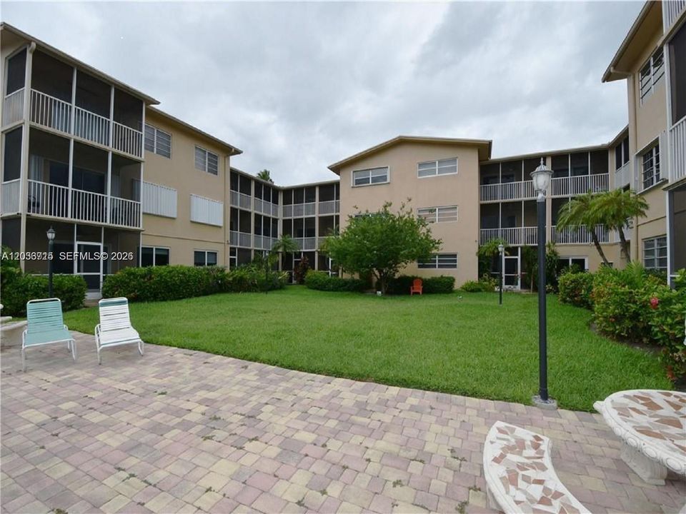 For Rent: $2,000 (1 beds, 1 baths, 660 Square Feet)