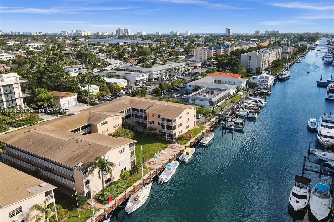 For Rent: $2,000 (1 beds, 1 baths, 660 Square Feet)