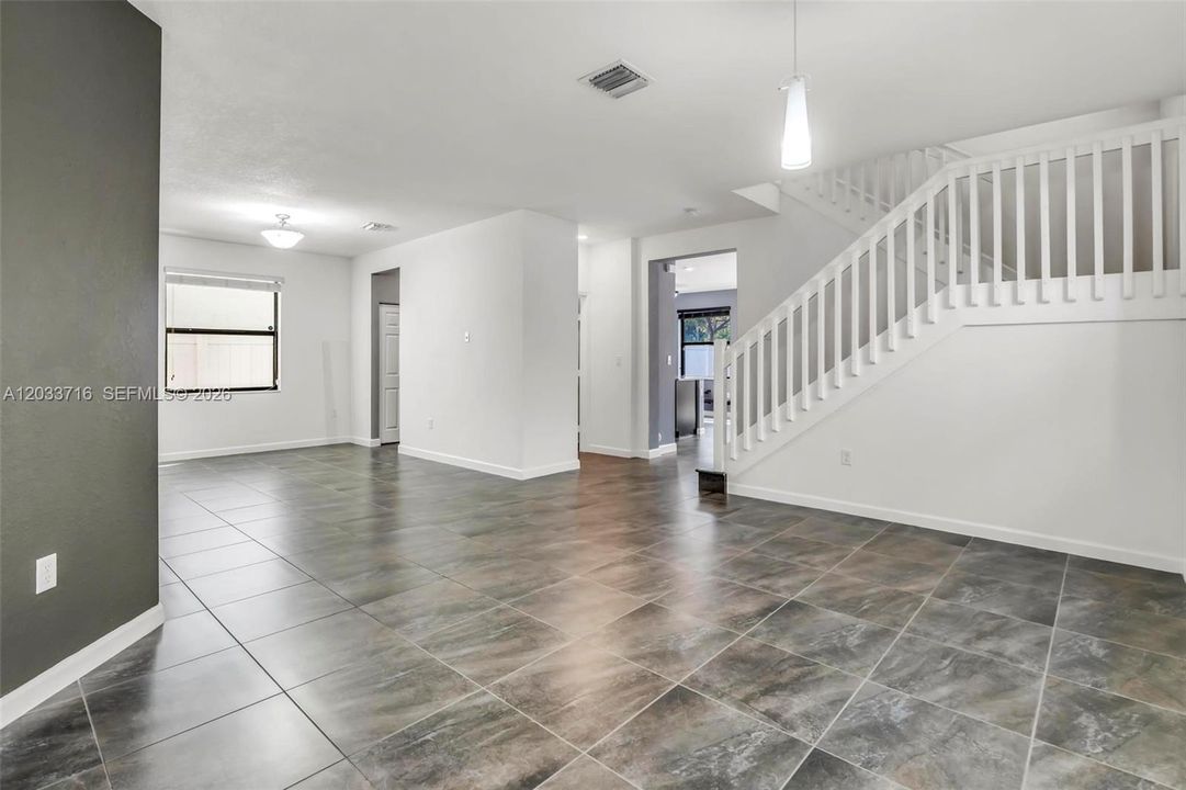 出租: $4,700 (5 贝兹, 4 浴室, 2909 平方英尺)