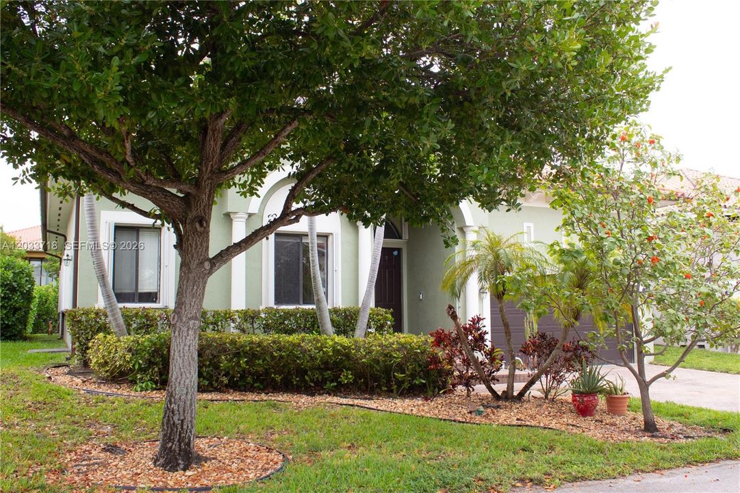 En Venta: $789,000 (4 camas, 3 baños, 2723 Pies cuadrados)