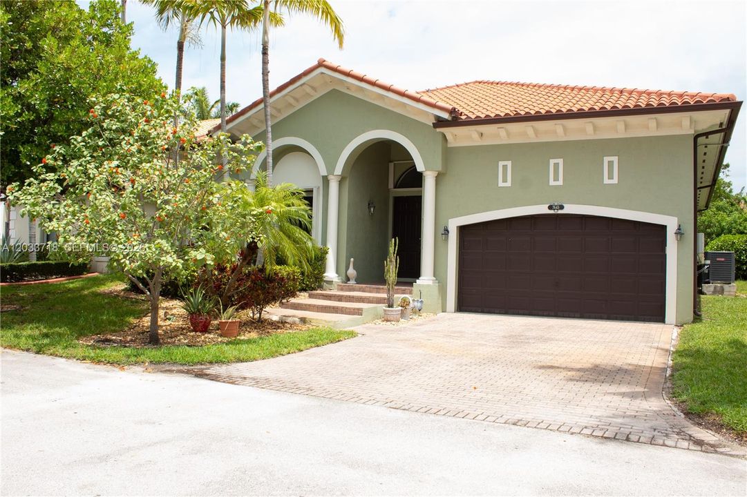 En Venta: $789,000 (4 camas, 3 baños, 2723 Pies cuadrados)