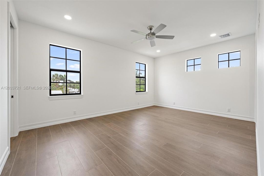 For Sale: $3,000,000 (4 beds, 3 baths, 3500 Square Feet)