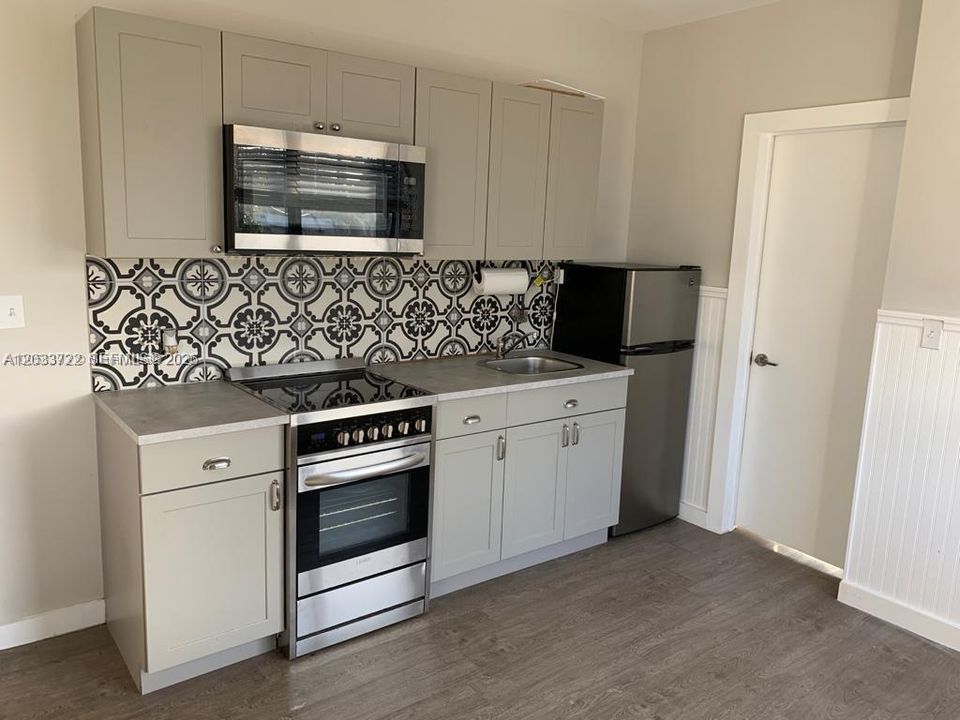 For Rent: $1,650 (1 beds, 1 baths, 650 Square Feet)