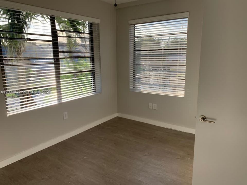 For Rent: $1,650 (1 beds, 1 baths, 650 Square Feet)