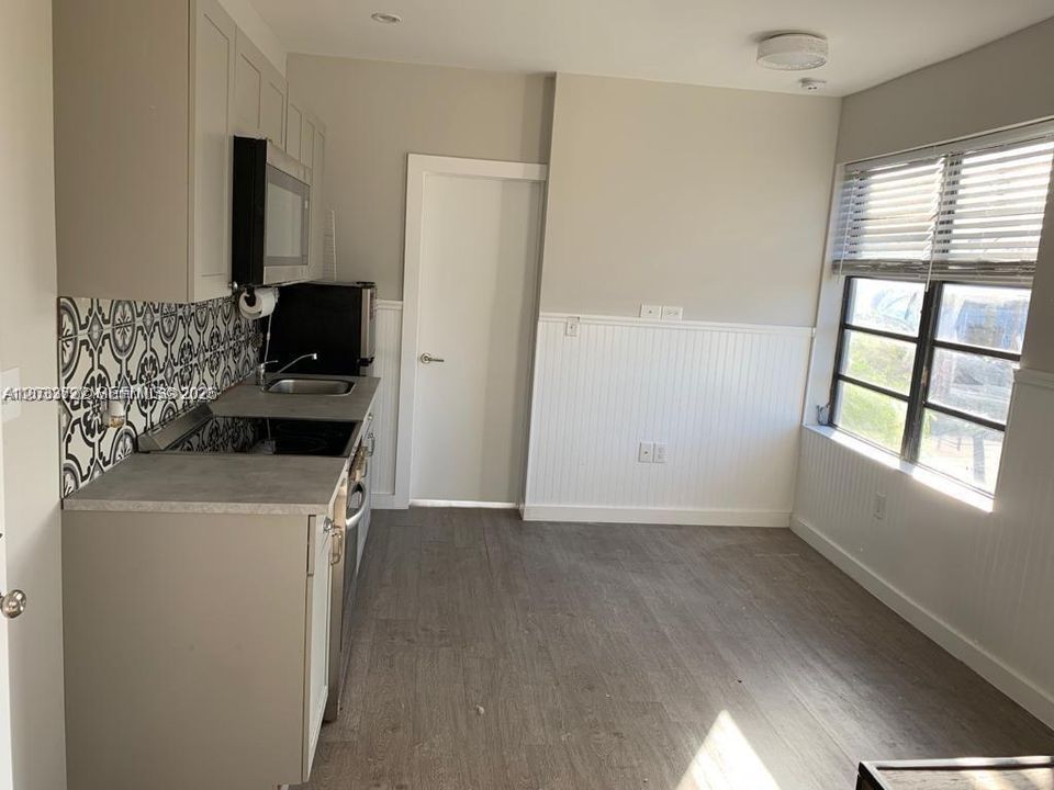 For Rent: $1,650 (1 beds, 1 baths, 650 Square Feet)