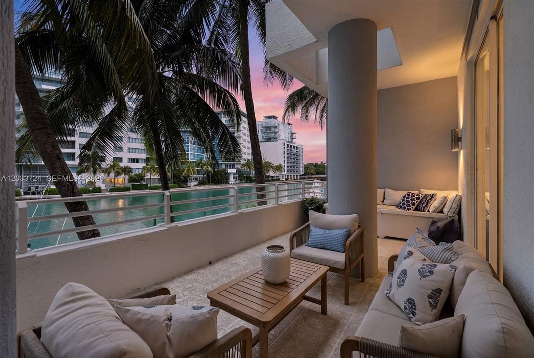 En Venta: $799,000 (2 camas, 2 baños, 1331 Pies cuadrados)