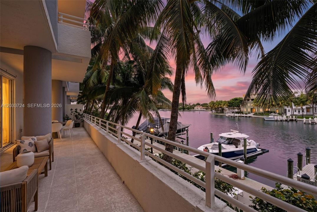 En Venta: $799,000 (2 camas, 2 baños, 1331 Pies cuadrados)