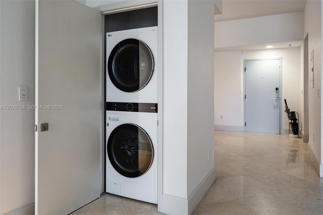 En Venta: $799,000 (2 camas, 2 baños, 1331 Pies cuadrados)