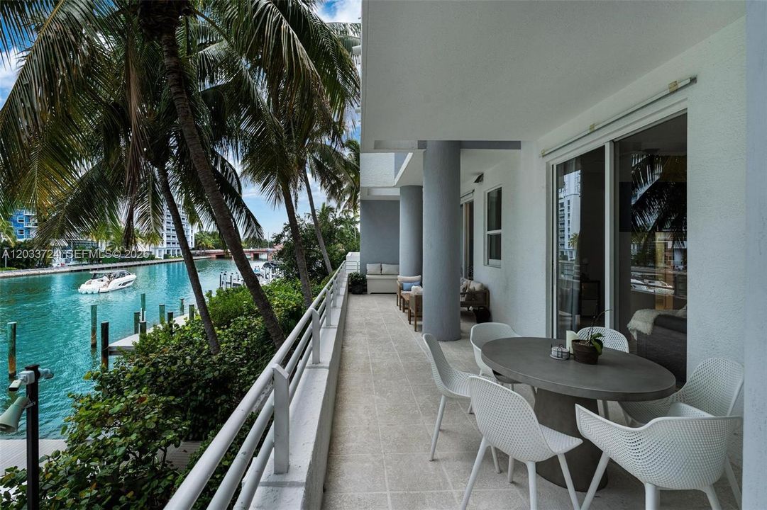 En Venta: $799,000 (2 camas, 2 baños, 1331 Pies cuadrados)