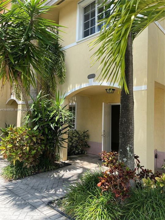 For Sale: $325,000 (3 beds, 2 baths, 1129 Square Feet)