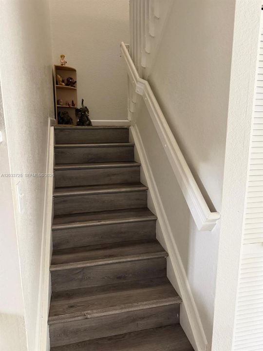 For Sale: $325,000 (3 beds, 2 baths, 1129 Square Feet)