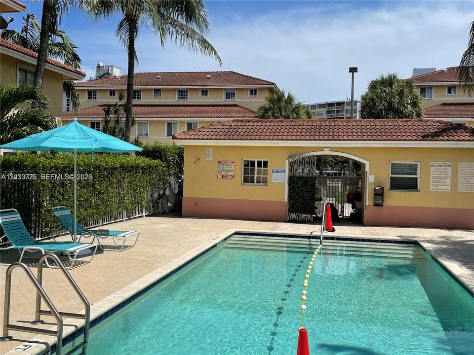 For Sale: $325,000 (3 beds, 2 baths, 1129 Square Feet)