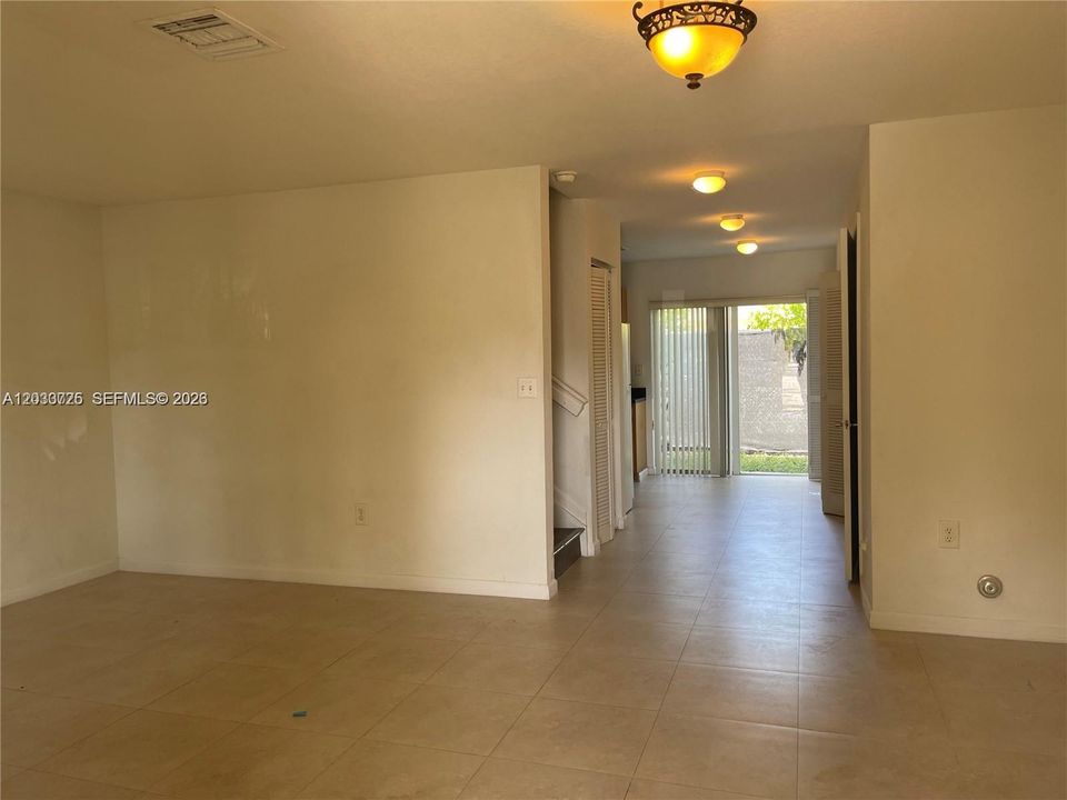For Sale: $325,000 (3 beds, 2 baths, 1129 Square Feet)