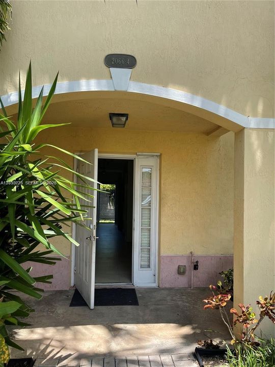 For Sale: $325,000 (3 beds, 2 baths, 1129 Square Feet)