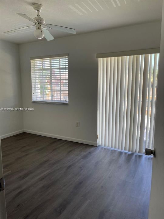 For Sale: $325,000 (3 beds, 2 baths, 1129 Square Feet)