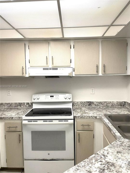 В аренду: $1,800 (1 спален, 1 ванн, 796 Квадратных фут)