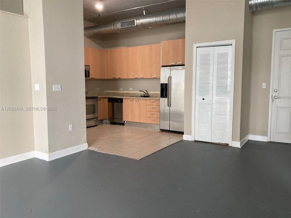 For Sale: $313,000 (2 beds, 2 baths, 1076 Square Feet)