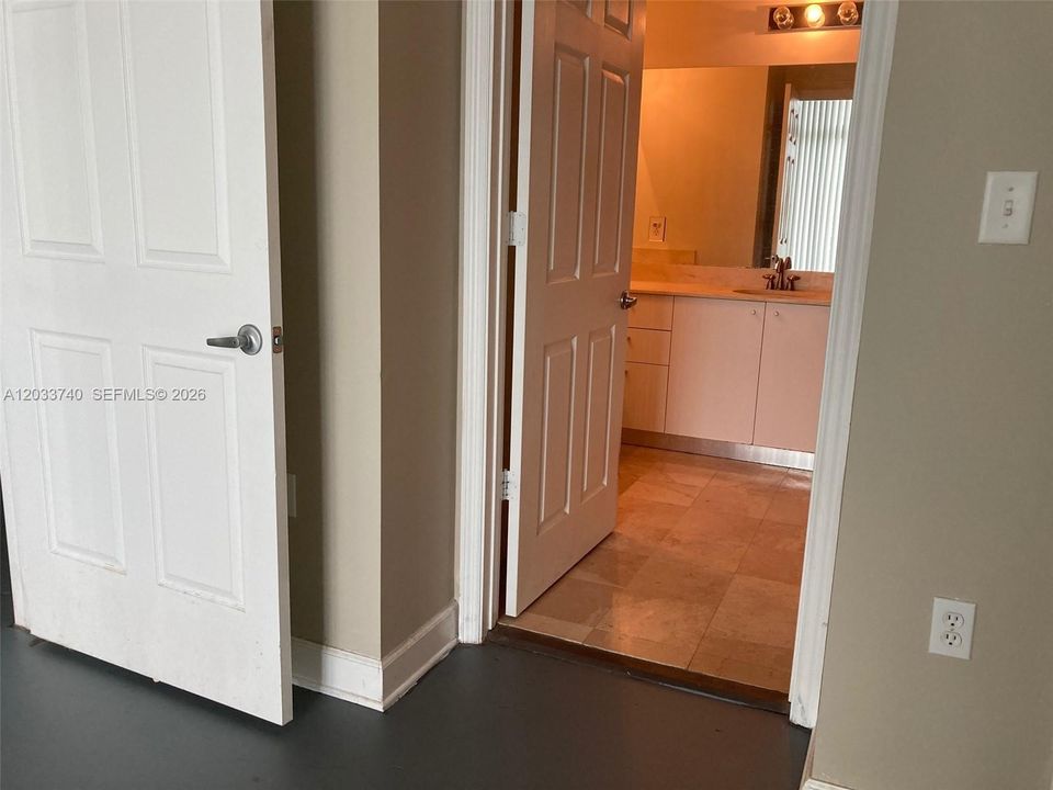 For Sale: $313,000 (2 beds, 2 baths, 1076 Square Feet)