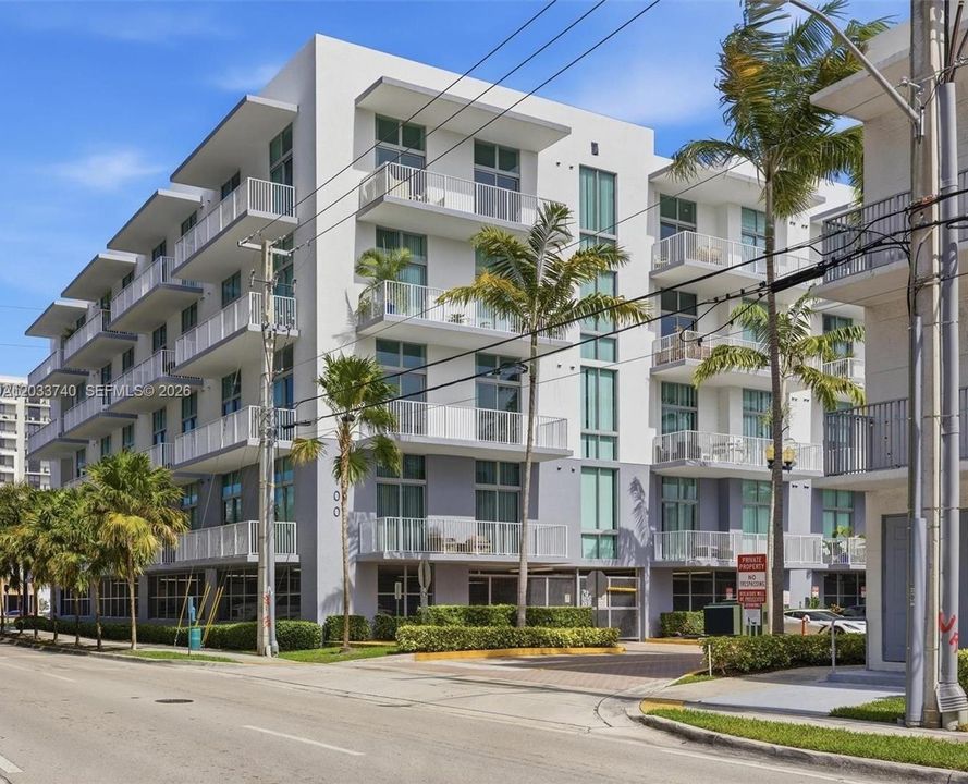 For Sale: $313,000 (2 beds, 2 baths, 1076 Square Feet)