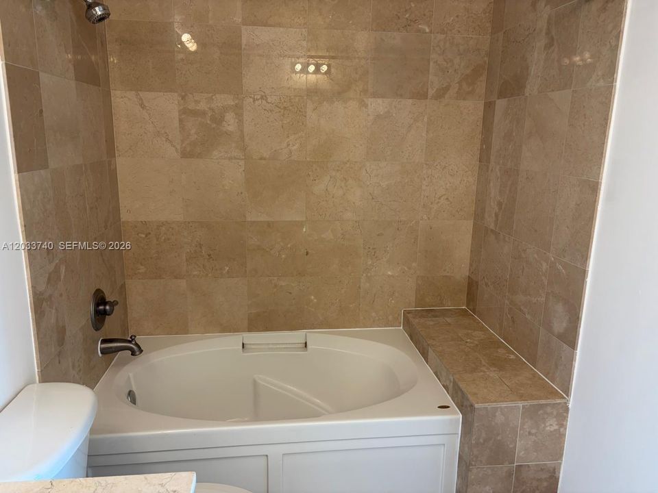 For Sale: $313,000 (2 beds, 2 baths, 1076 Square Feet)