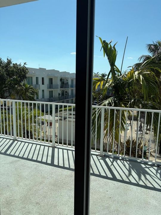 For Sale: $313,000 (2 beds, 2 baths, 1076 Square Feet)