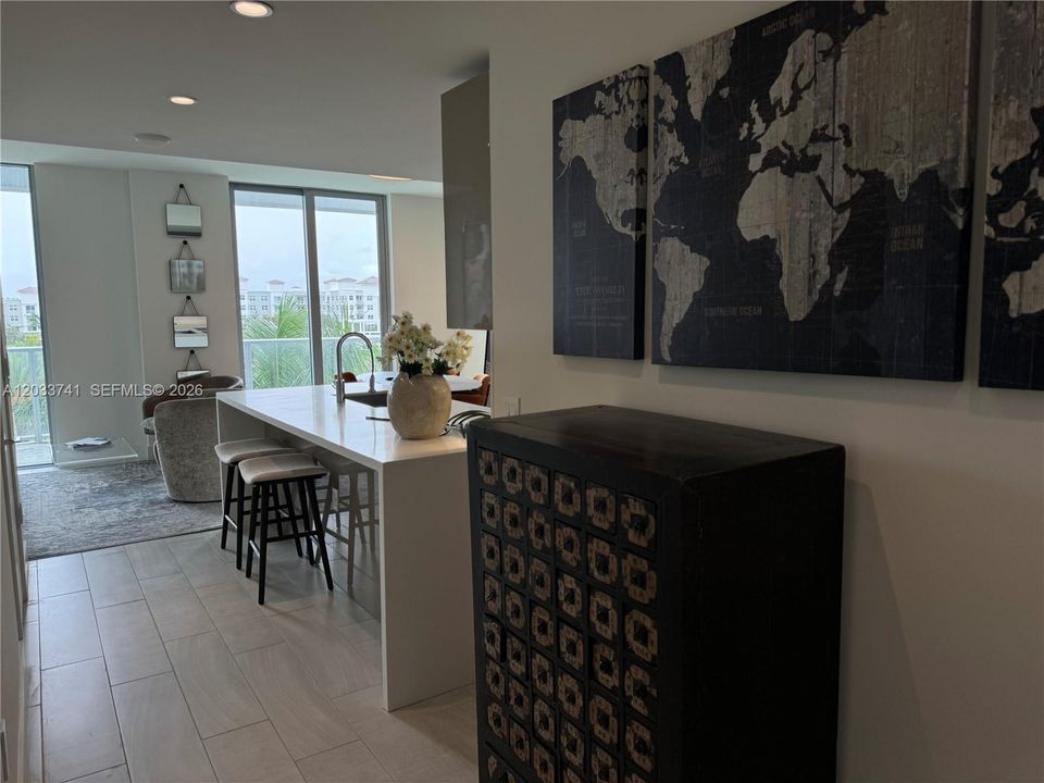 For Rent: $3,100 (1 beds, 1 baths, 1007 Square Feet)