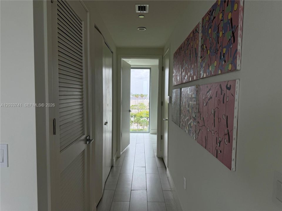 For Rent: $3,100 (1 beds, 1 baths, 1007 Square Feet)