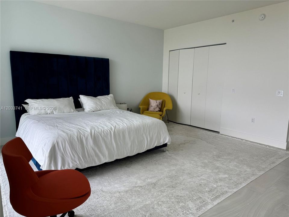 For Rent: $3,100 (1 beds, 1 baths, 1007 Square Feet)