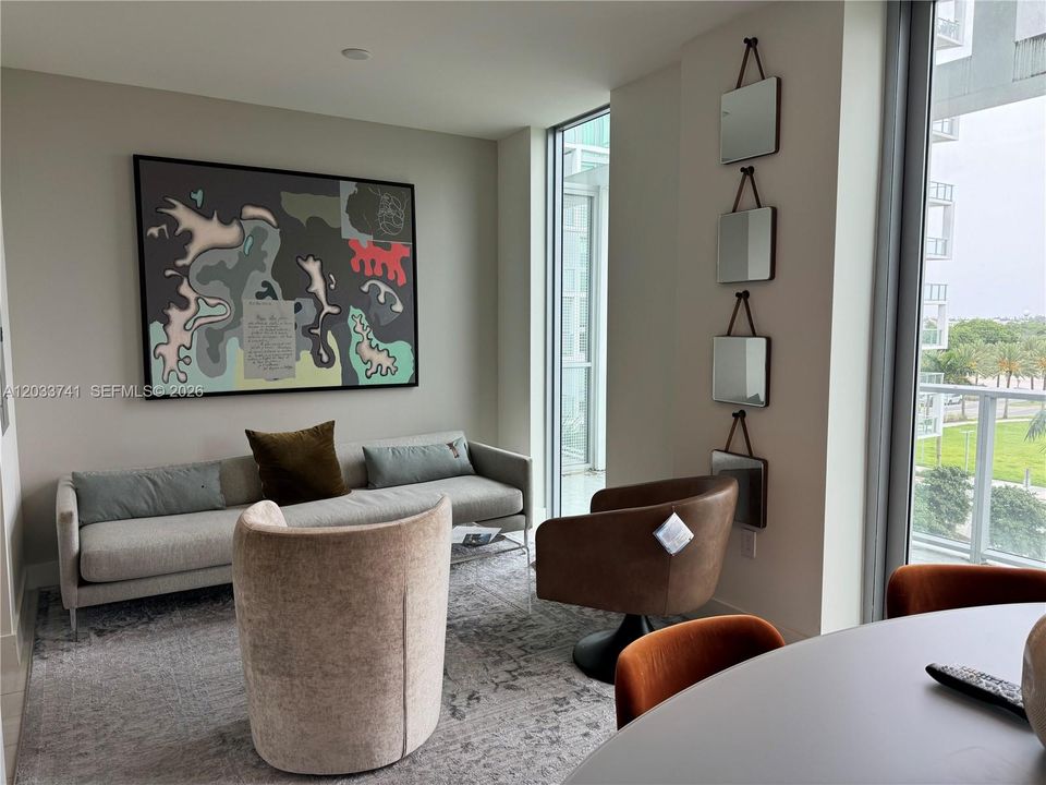 For Rent: $3,100 (1 beds, 1 baths, 1007 Square Feet)