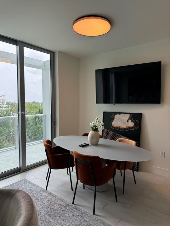 For Rent: $3,100 (1 beds, 1 baths, 1007 Square Feet)