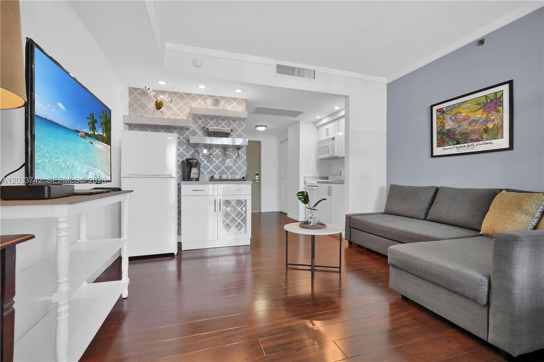 For Rent: $2,600 (0 beds, 1 baths, 398 Square Feet)
