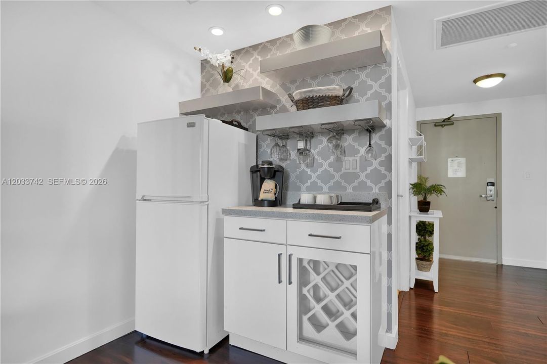 For Rent: $2,600 (0 beds, 1 baths, 398 Square Feet)