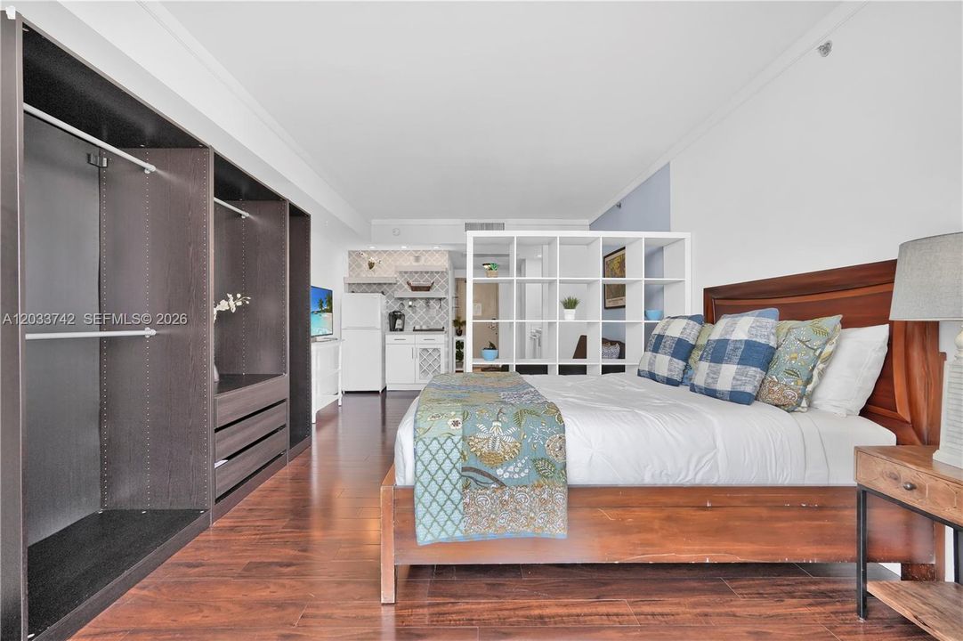 For Rent: $2,600 (0 beds, 1 baths, 398 Square Feet)