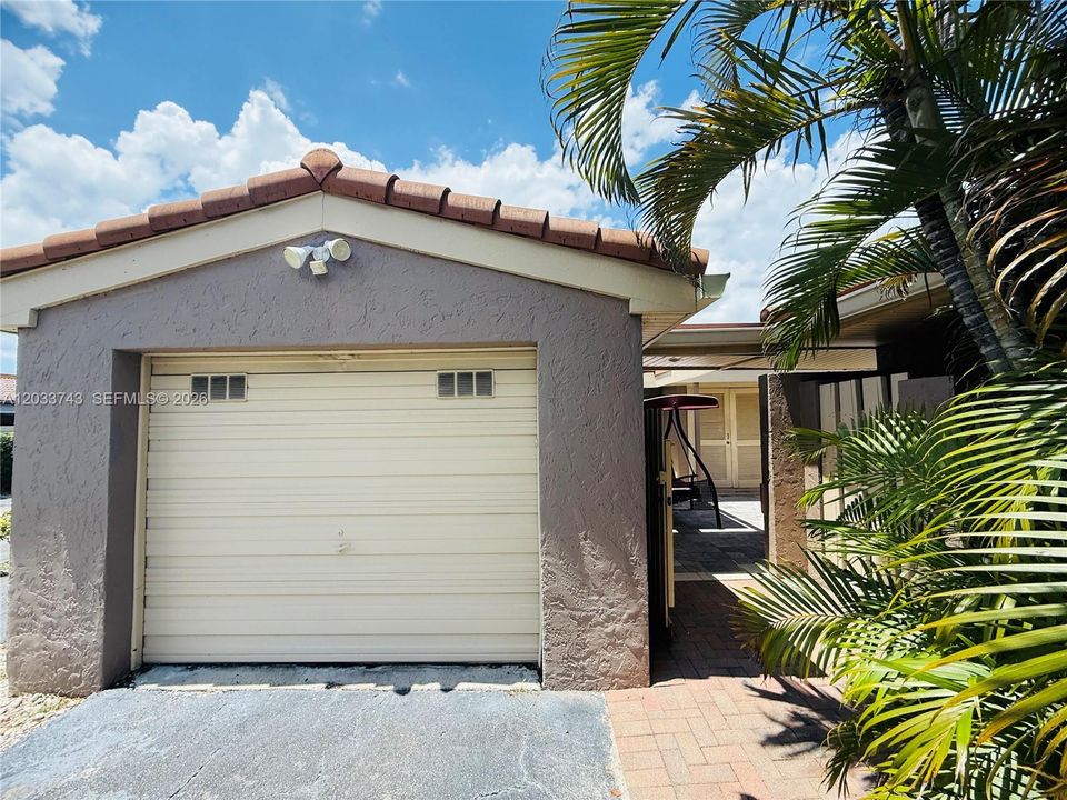 For Sale: $325,000 (2 beds, 2 baths, 1615 Square Feet)