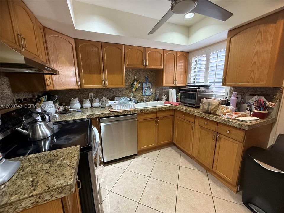 For Sale: $325,000 (2 beds, 2 baths, 1615 Square Feet)