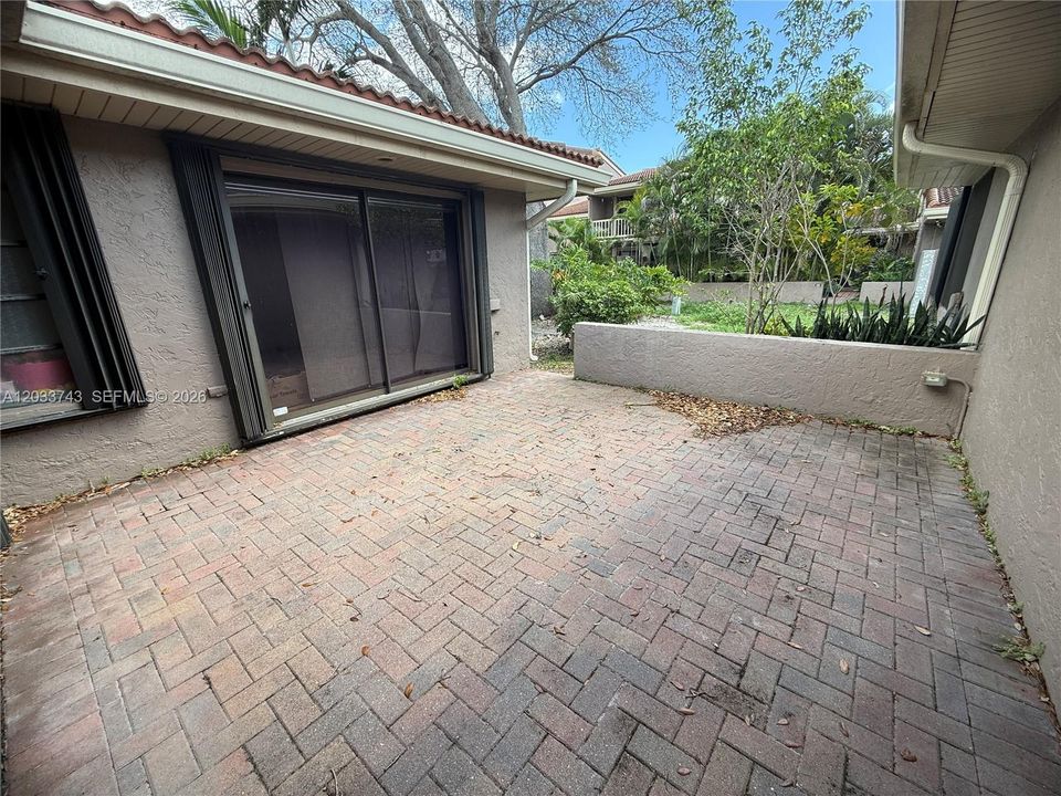 For Sale: $325,000 (2 beds, 2 baths, 1615 Square Feet)