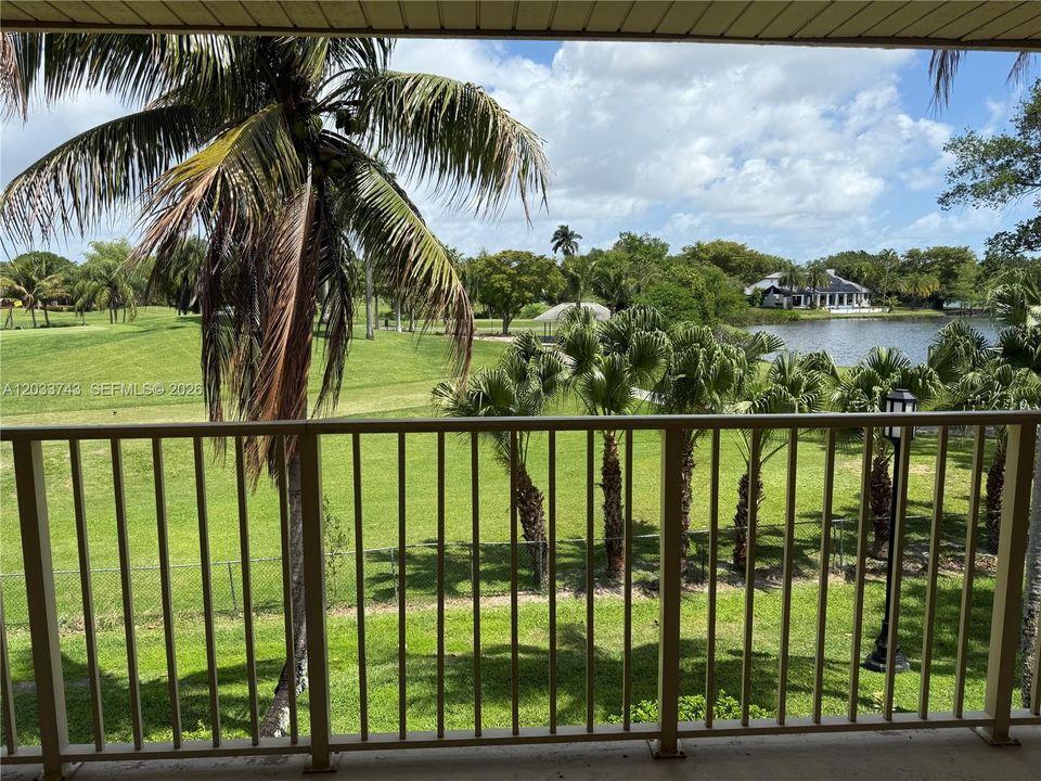 For Sale: $325,000 (2 beds, 2 baths, 1615 Square Feet)