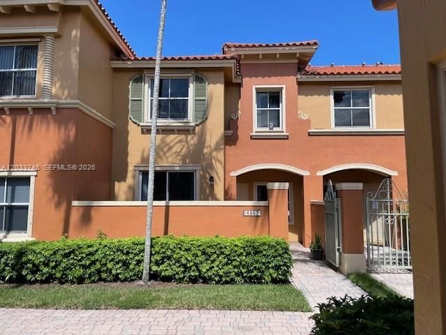 For Rent: $2,650 (3 beds, 2 baths, 1391 Square Feet)