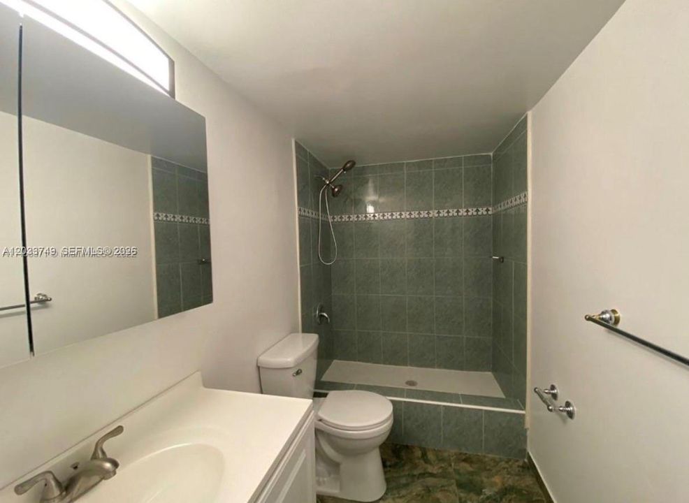 For Rent: $2,325 (2 beds, 2 baths, 1099 Square Feet)