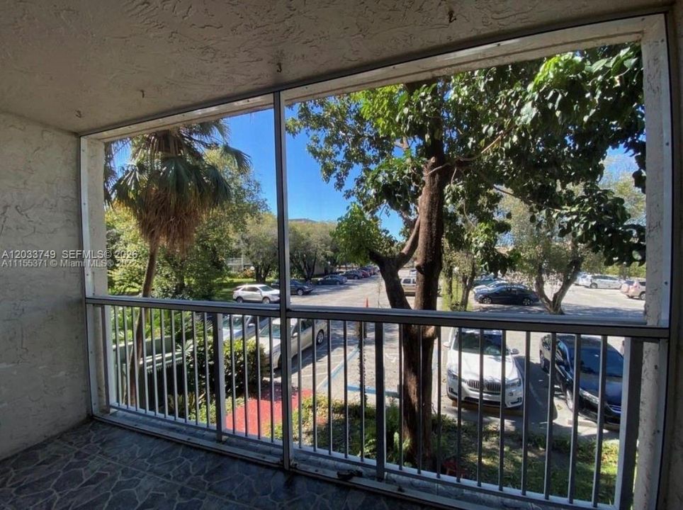 For Rent: $2,325 (2 beds, 2 baths, 1099 Square Feet)