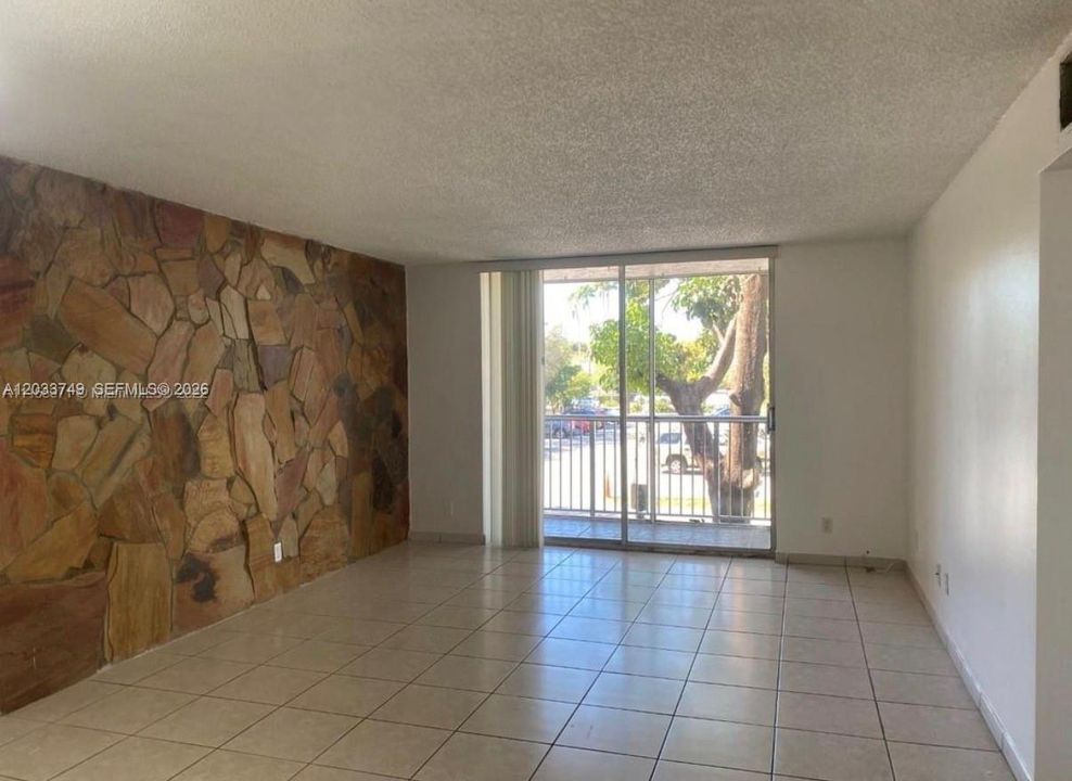 For Rent: $2,325 (2 beds, 2 baths, 1099 Square Feet)