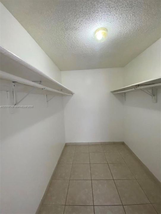 For Rent: $2,325 (2 beds, 2 baths, 1099 Square Feet)