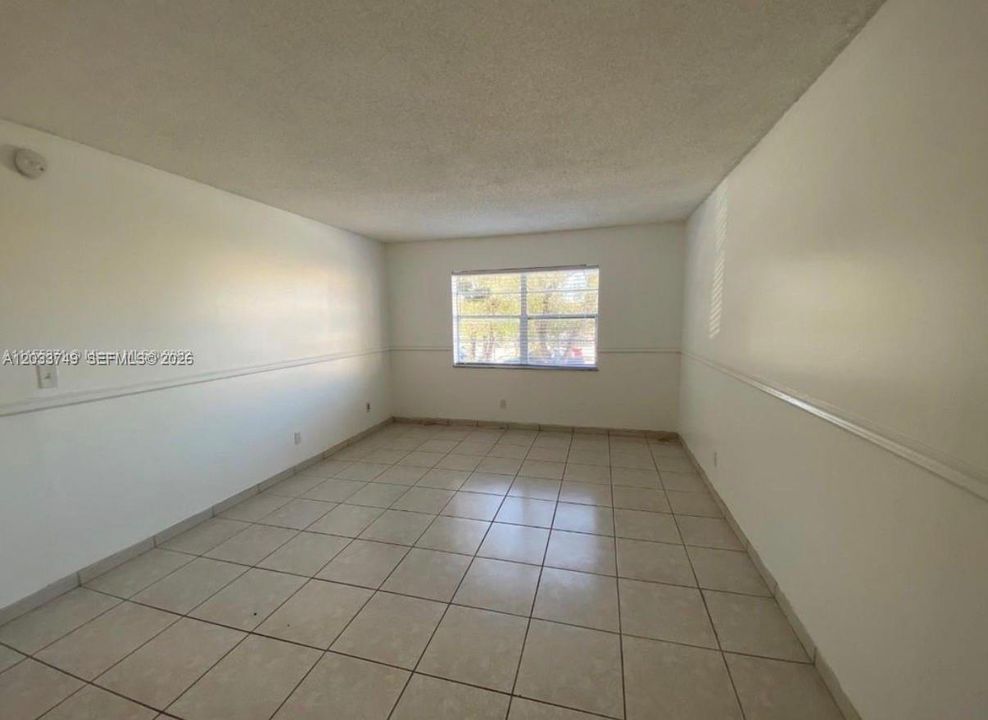 For Rent: $2,325 (2 beds, 2 baths, 1099 Square Feet)