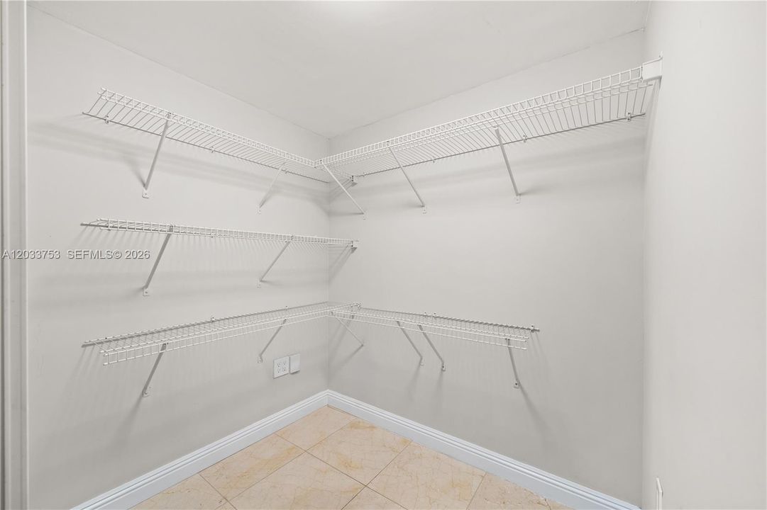 For Sale: $270,000 (2 beds, 2 baths, 1251 Square Feet)