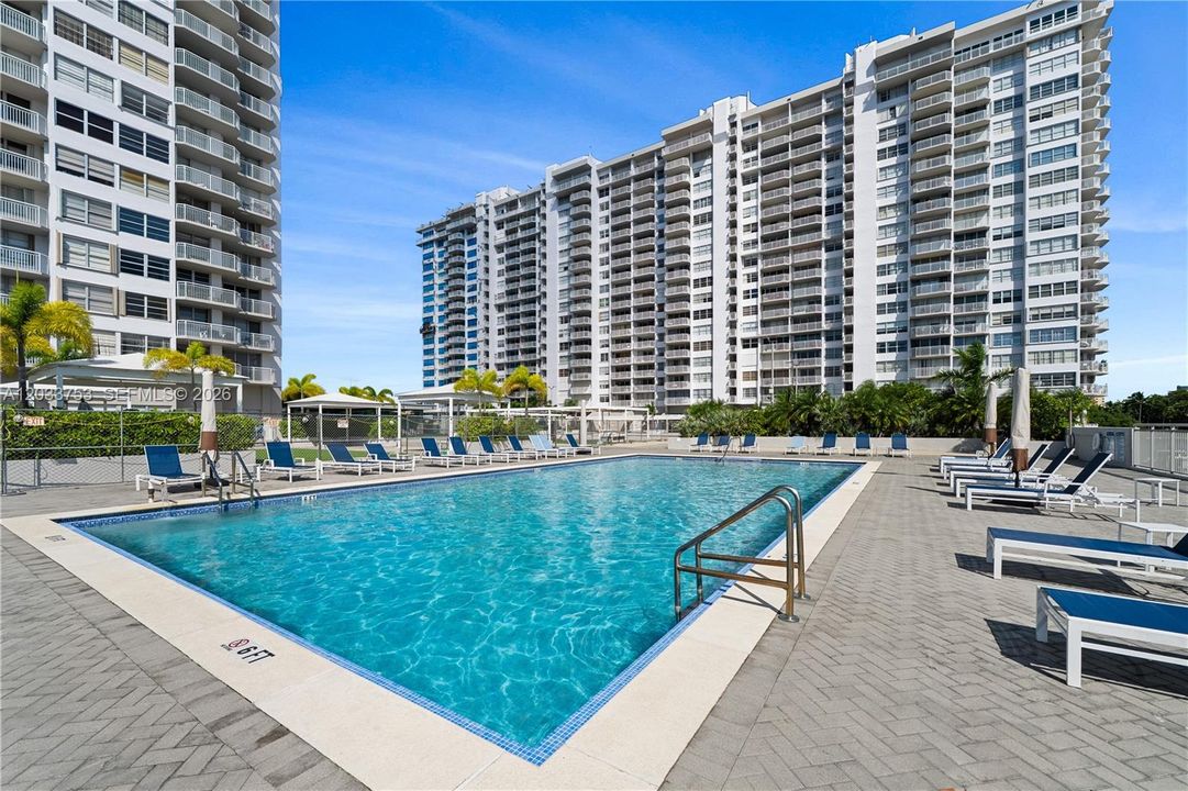 For Sale: $270,000 (2 beds, 2 baths, 1251 Square Feet)