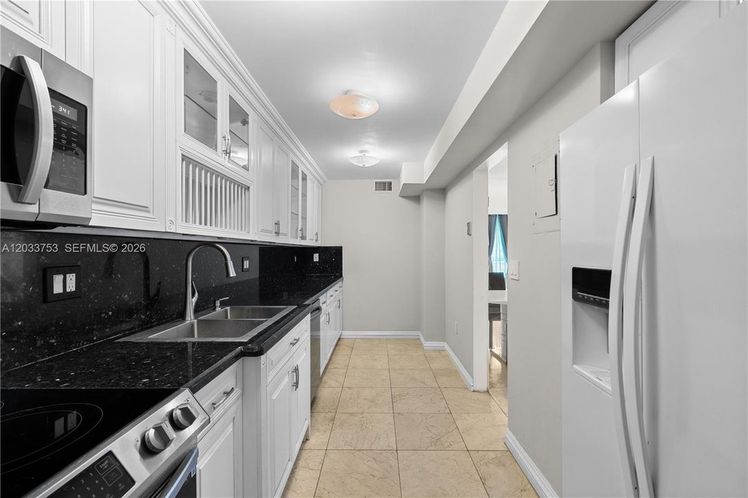 For Sale: $270,000 (2 beds, 2 baths, 1251 Square Feet)