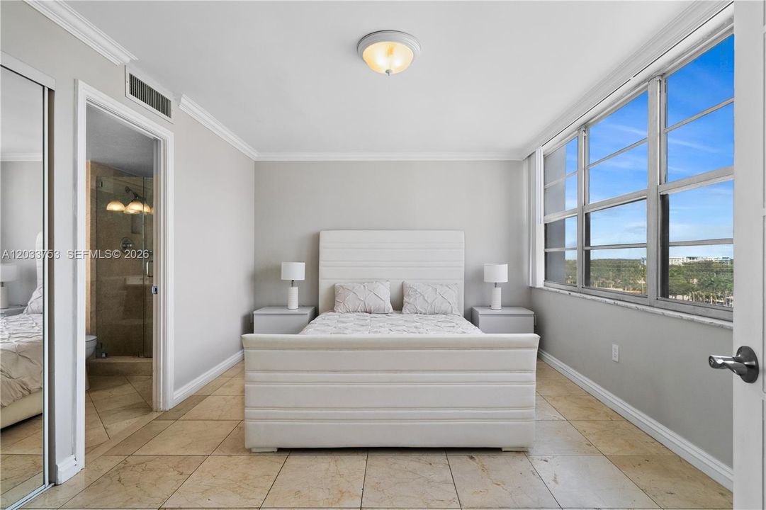For Sale: $270,000 (2 beds, 2 baths, 1251 Square Feet)