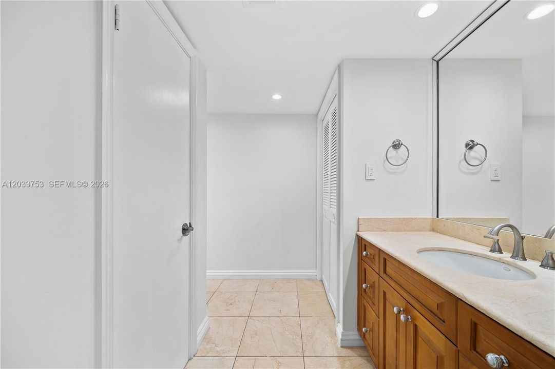 For Sale: $270,000 (2 beds, 2 baths, 1251 Square Feet)