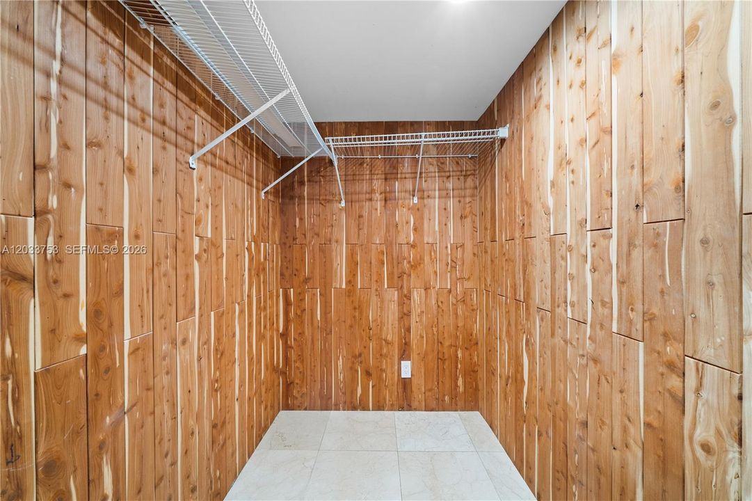 For Sale: $270,000 (2 beds, 2 baths, 1251 Square Feet)