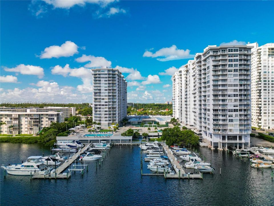 For Sale: $270,000 (2 beds, 2 baths, 1251 Square Feet)